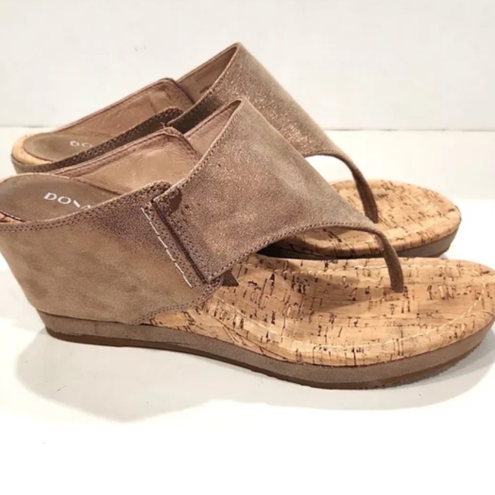 Donald J Pliner cork platforms size 7 in gold sparkle